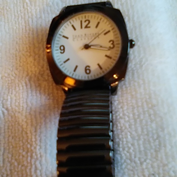 Joan River's Watch - Picture 12 of 16